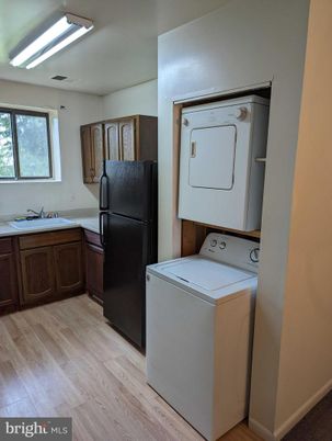 Interior, Utility Closets, Washer, Wood Texture Flooring