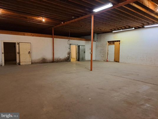 Empty room, Interior, Wooden Beams