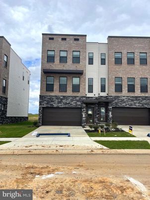 Attached, Exterior, Facade, Brick Facade, Rowhouse
