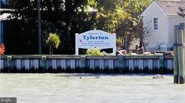 Exterior, Lake