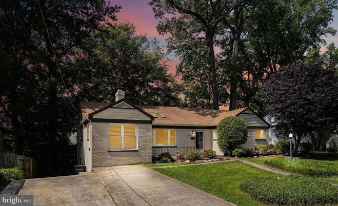 Backyard, Exterior, Facade, Ranch