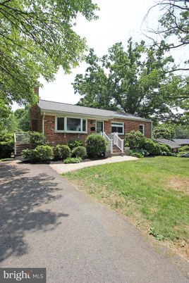 Exterior, Facade, Brick Facade, Cape Cod