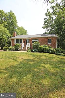Exterior, Facade, Brick Facade, Cape Cod