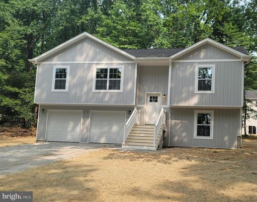 Attached, Exterior, Facade, Raised Ranch