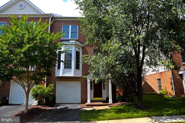 Attached, Exterior, Facade, Brick Facade, Rowhouse