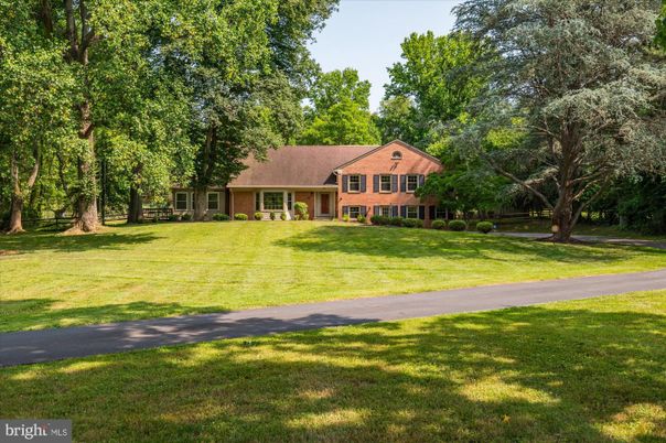 Backyard, Exterior, Facade, Brick Facade, Log Home