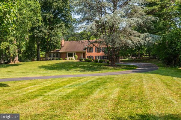 Backyard, Exterior, Facade, Brick Facade, Cape Cod