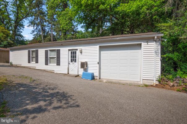 Detached Garage, Exterior