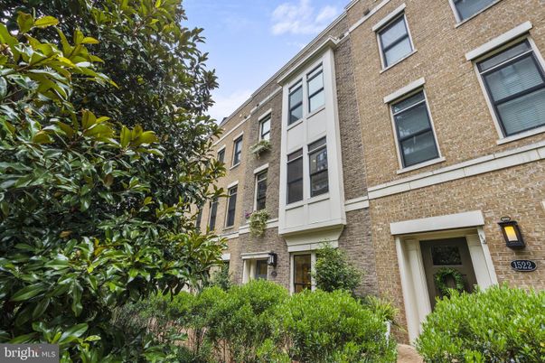 Exterior, Facade, Brick Facade, Rowhouse