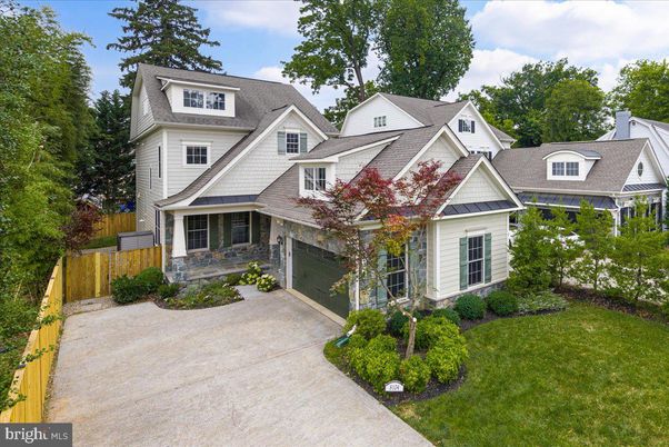 Attached, Exterior, Facade, Farmhouse