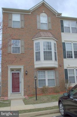 Exterior, Facade, Brick Facade, Rowhouse