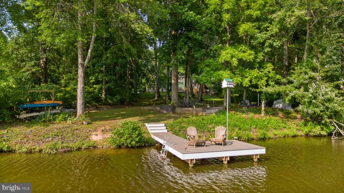 Exterior, Lake