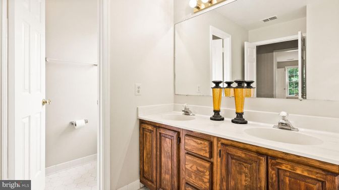 Bathroom, Dual Sink Vanities, Interior