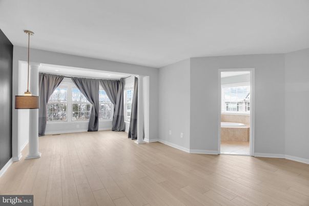Empty room, Interior, Pendant Lights, Wood Texture Flooring
