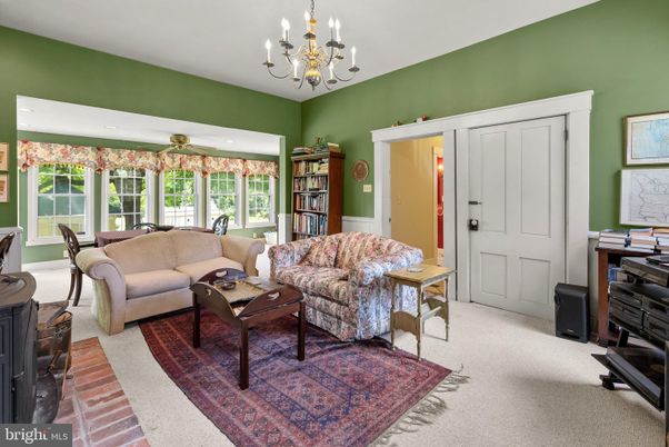 Chandelier, Dining room, Interior, Living room