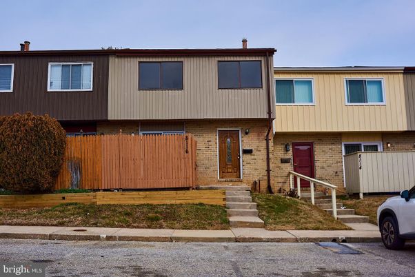 Exterior, Facade, Brick Facade, Raised Ranch