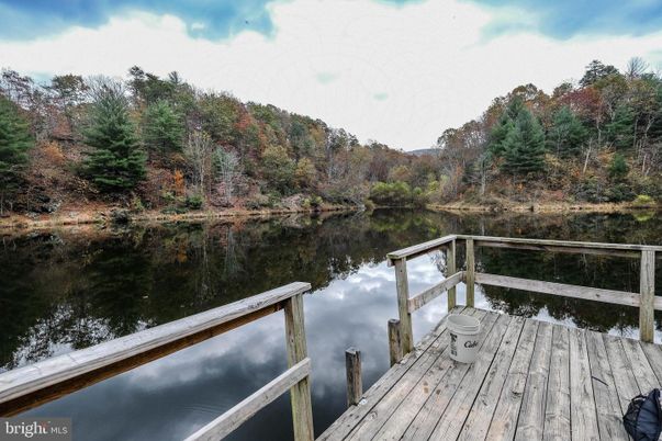 Exterior, Lake