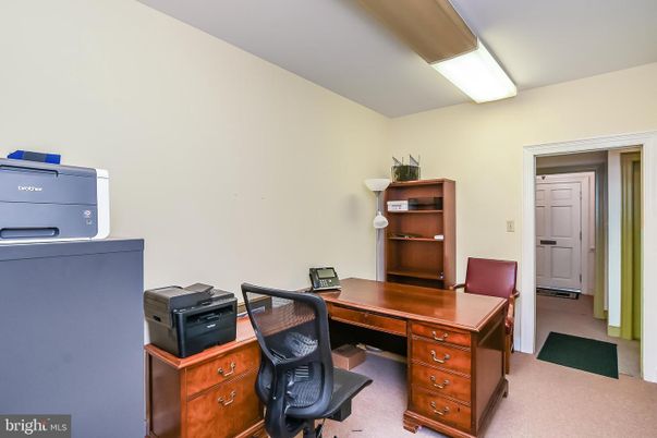 Home Office, Interior