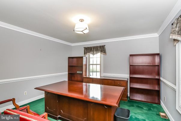 Home Office, Interior