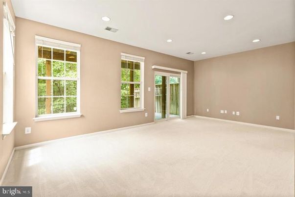 Empty room, Interior, Recessed Lighting