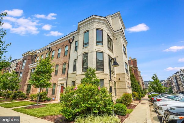 Exterior, Facade, Brick Facade, Rowhouse