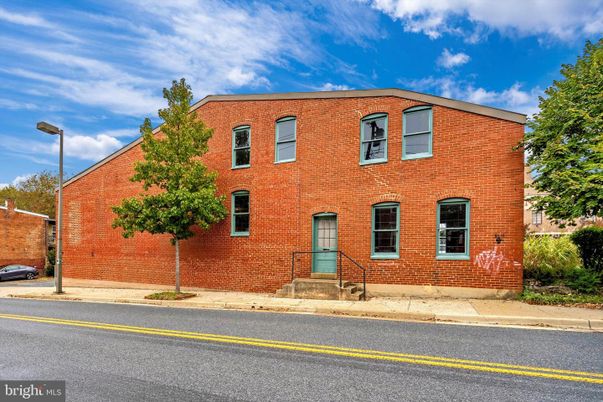 Exterior, Facade, Brick Facade, Georgian