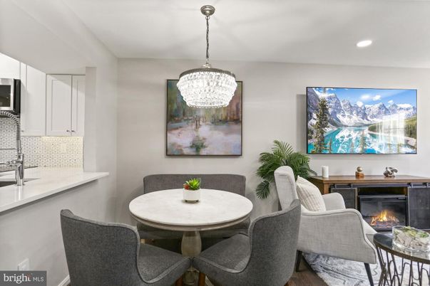 Chandelier, Dining room, Fireplace, Interior, Pendant Lights, Recessed Lighting