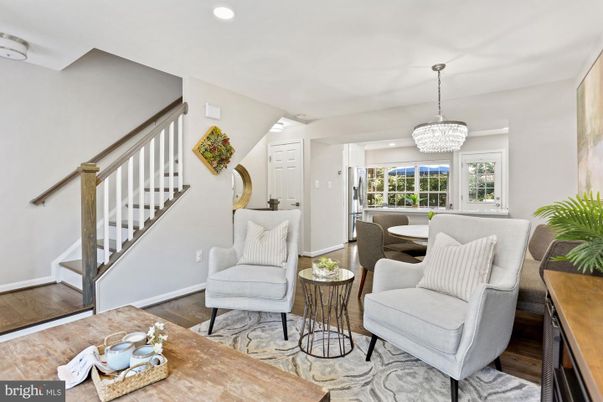 Chandelier, Dining room, Interior, Recessed Lighting, Wood Texture Flooring