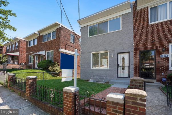 Exterior, Facade, Brick Facade, Rowhouse