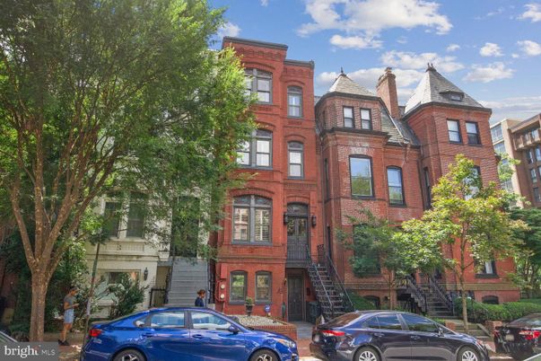 Exterior, Facade, Brick Facade, Rowhouse