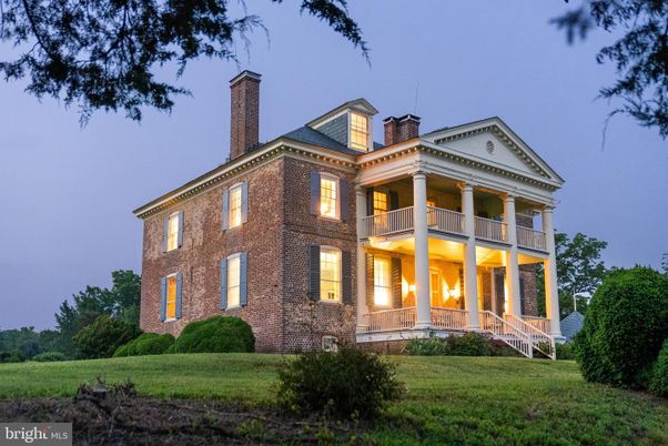 Backyard, Exterior, Facade, Brick Facade, Georgian