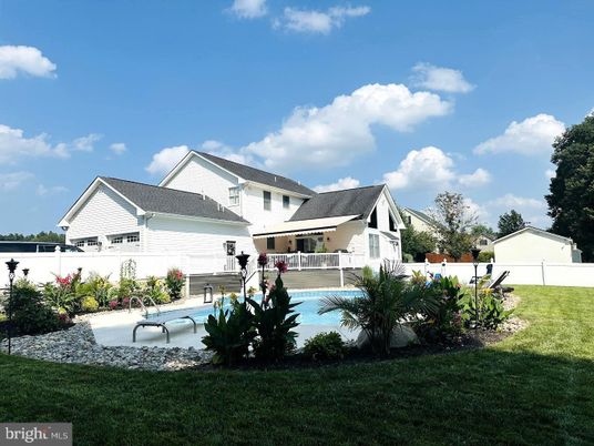 Backyard, Exterior, Pool