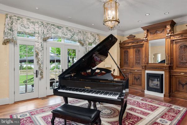 Interior, Piano, Recessed Lighting, Wood Texture Flooring