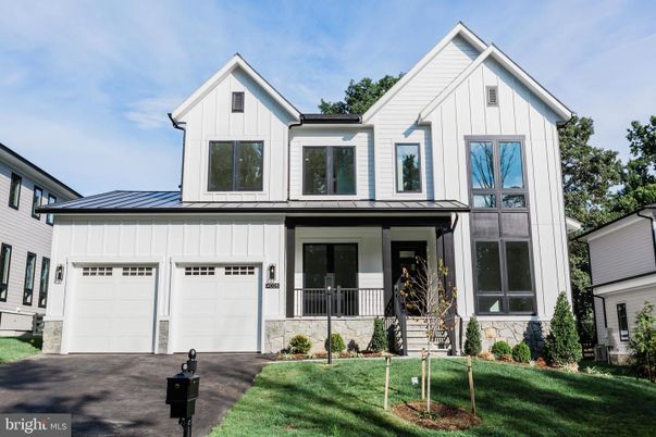 Attached, Exterior, Facade, Farmhouse