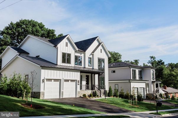 Attached, Exterior, Facade, Farmhouse