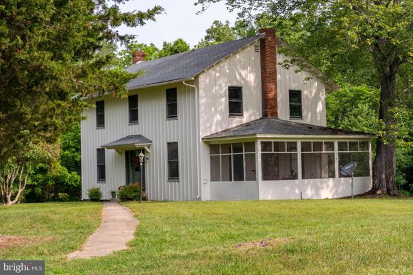 Exterior, Facade, Farmhouse