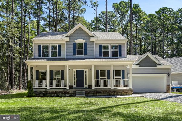 Attached, Exterior, Facade, Farmhouse