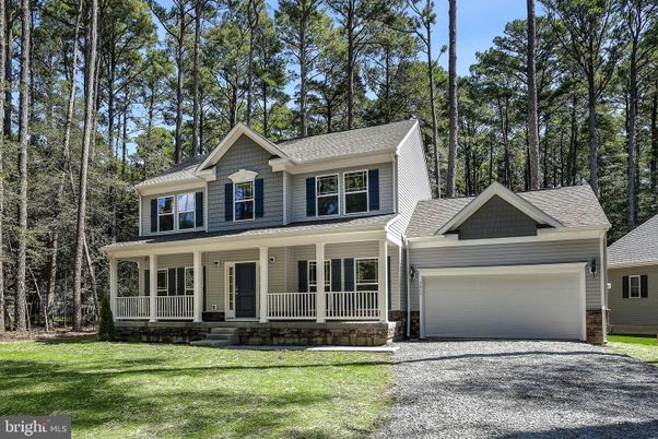 Attached, Exterior, Facade, Farmhouse