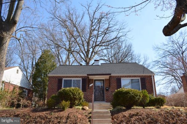 Exterior, Facade, Brick Facade, Cape Cod