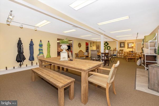 Dining room, Interior, Recessed Lighting