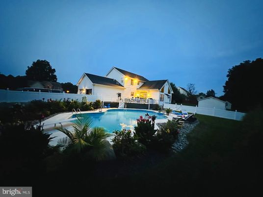Backyard, Exterior, Pool