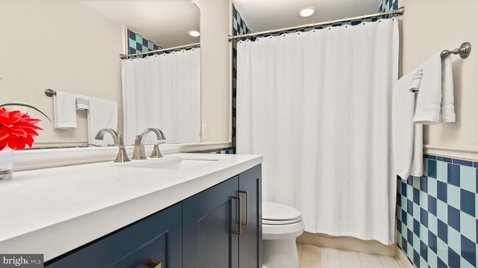 Bathroom, Interior, Recessed Lighting