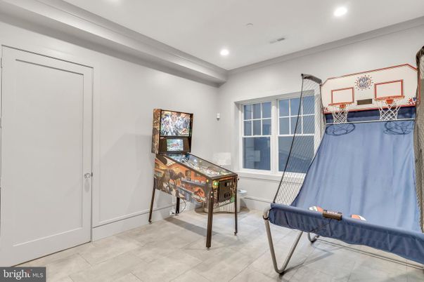 Game Room, Interior, Recessed Lighting