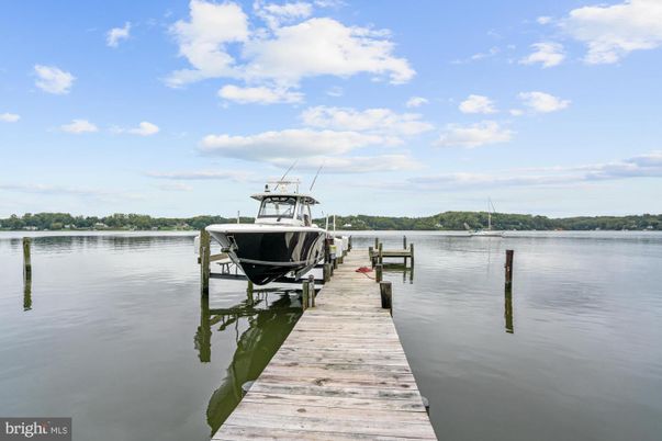 Exterior, Lake