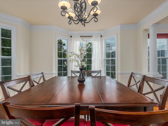 Chandelier, Dining room, Interior