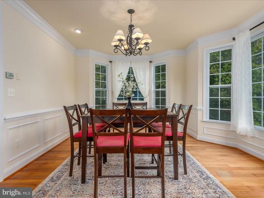 Chandelier, Dining room, Interior, Recessed Lighting, Wood Texture Flooring