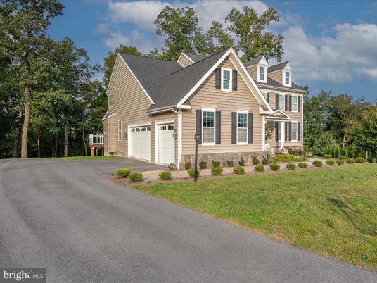 Attached, Exterior, Facade, Farmhouse