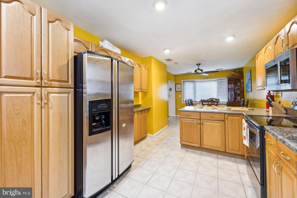 Dining room, Interior, Kitchen, Recessed Lighting, Stainless Steel Appliances