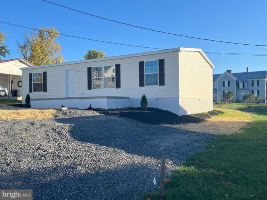 Backyard, Exterior, Facade, Ranch