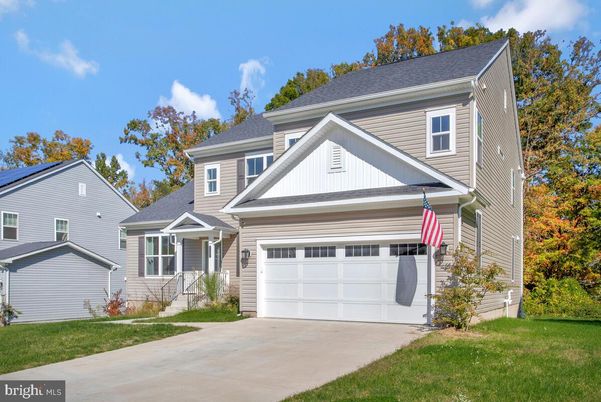 Attached, Exterior, Facade, Farmhouse